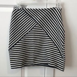 Mini black and white skirt (juniors)